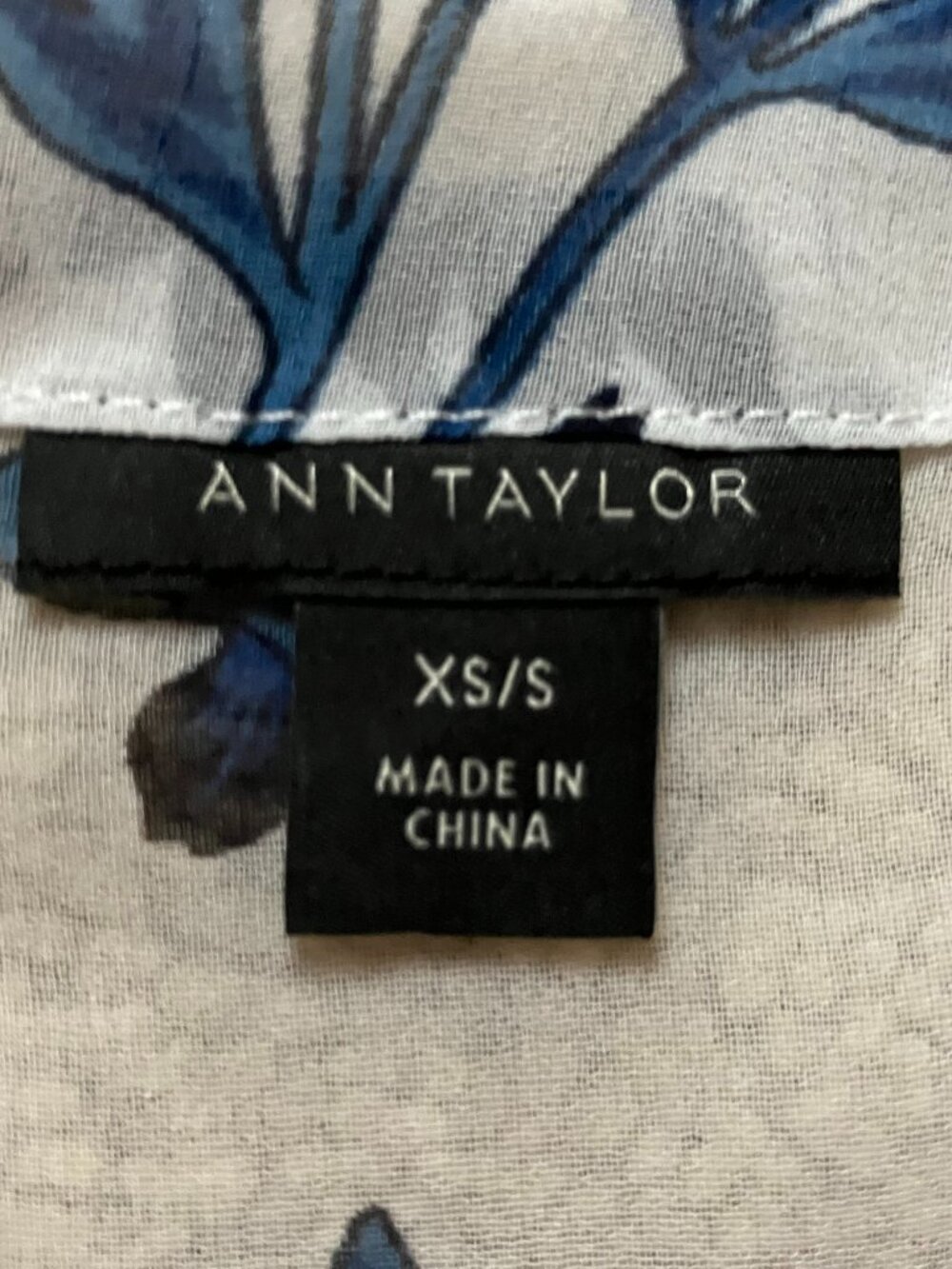 Ann Taylor Kimono, Size XS/S, White/Black/Blue Floral - Picture 3 of 4